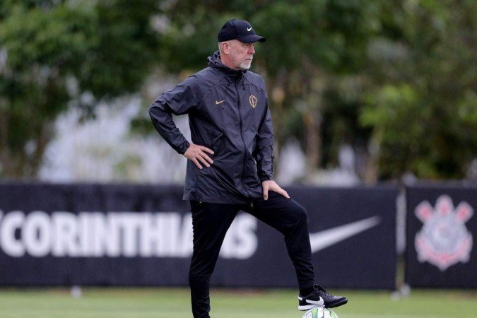 Mano Menezes, técnico do Corinthians, durante primeiro treino no retorno ao clube, em 28/9/2023 -  (crédito: Rodrigo Coca/Ag. Corinthians)
