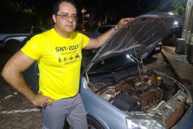 O vigilante Nilton Monteiro, 51, faz revisão no Corsa prata, de 2011, a cada três meses