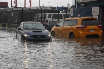 Cidades ao redor de Nova York, como Hoboken e Nova Jersey, também sofreram inundações -  (crédito: Spencer Platt/Getty Images via AFP)