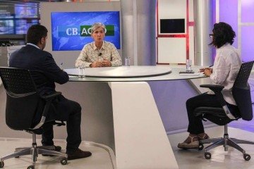  Jornalistas Adriana Bernardes e Arthur de Souza entrevistam o coordenador do Programa de Aquicultura da Emater-DF, no CB.Agro -  (crédito:  Kayo Magalhães/CB/D.A Press)