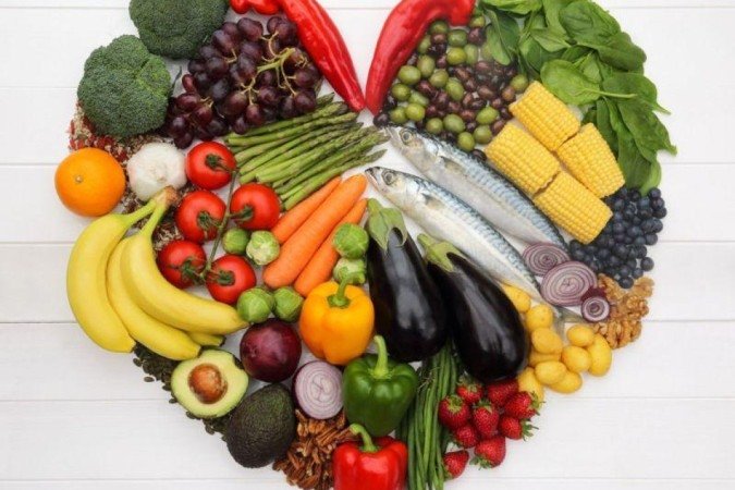 Um coração saudável requer uma alimentação equilibrada e consciente, pobre em gorduras saturadas e alimentos ultraprocessados - (crédito: Getty Images) Um coração saudável requer uma alimentação equilibrada e consciente, pobre em gorduras saturadas e alimentos ultraprocessados - (crédito: Getty Images)