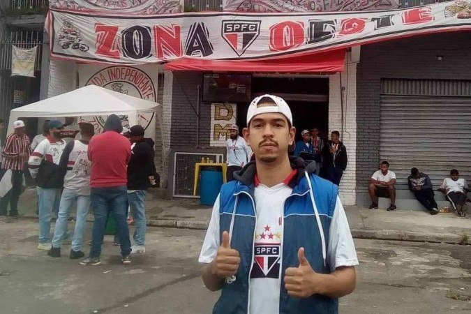 Torcedor do São Paulo morreu no domingo (24/9), após ser atingido na cabeça - (crédito: Reprodução/X/@tric_olor3) Torcedor do São Paulo morreu no domingo (24/9), após ser atingido na cabeça - (crédito: Reprodução/X/@tric_olor3)