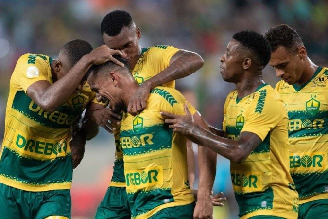 O Cuiabá aproveitou-se de um Fluminense fragilizado para vencer na Arena Pantanal -  (crédito: GIL GOMES/AGIF - AGÃ?NCIA DE FOTOGRAFIA/AGIF - AGÃ?NCIA DE FOTOGRAFIA/ESTADÃ?O CONTEÃ?DO)