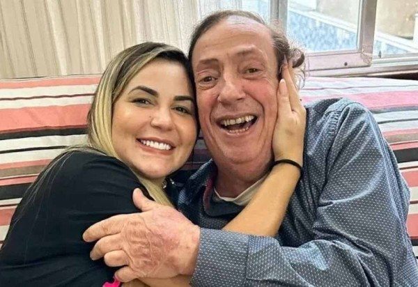 Reprodução/Instagram… - Veja mais em https://www.uol.com.br/splash/noticias/2023/10/01/deolane-visita-marcos-oliveira-e-faz-transferencia-de-r-50-mil-para-o-ator.htm?cmpid=copiaecola