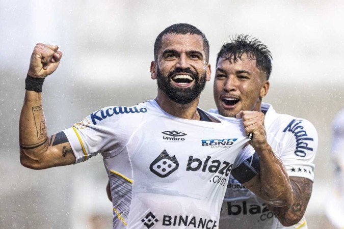 VÍDEO: Santos goleia o Vasco em jogo marcado por provocações e expulsões na  Série A