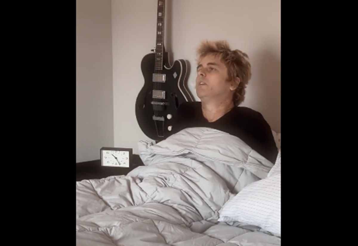 Setembro acabou: Green Day posta vídeo de Billie Joe acordando neste domingo 
