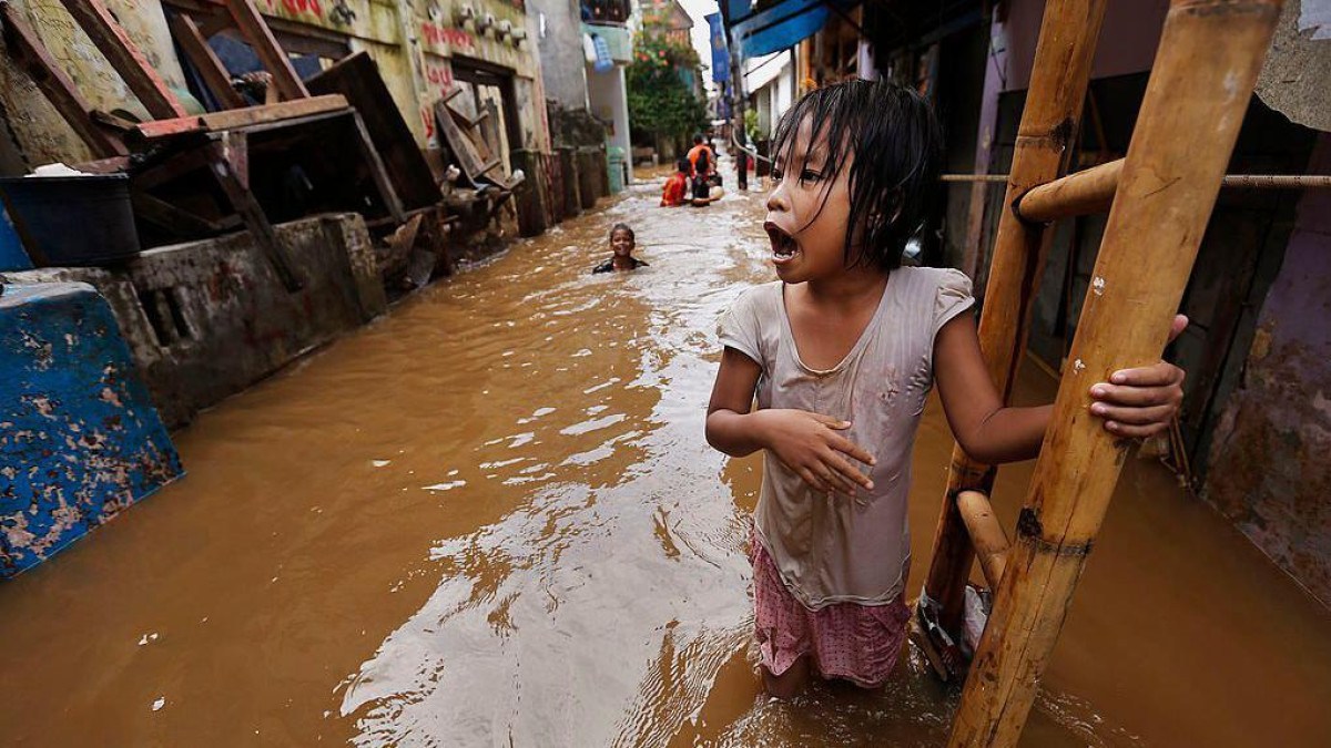 Por que clima extremo está causando aumento dos casamentos infantis no mundo