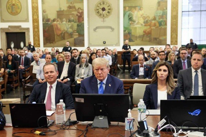 O político não corre o risco de ser preso no julgamento civil, mas pode perder o controle de edifícios emblemáticos, como a Trump Tower. Ele alega ser vítima de O político não corre o risco de ser preso no julgamento civil, mas pode perder o controle de edifícios emblemáticos, como a Trump Tower. Ele alega ser vítima de