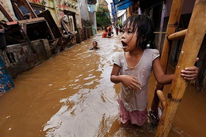 As emergências climáticas afetam especialmente as crianças nas sociedades mais vulneráveis -  (crédito: Getty Images)