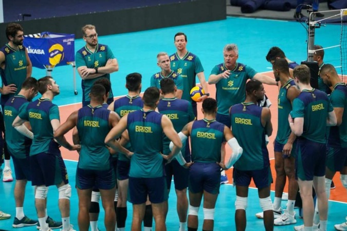 Técnico Renan Dal Zotto ensaia a Seleção para o duelo contra a Alemanha -  (crédito: Mauricio Val/FVImagem/CBV)