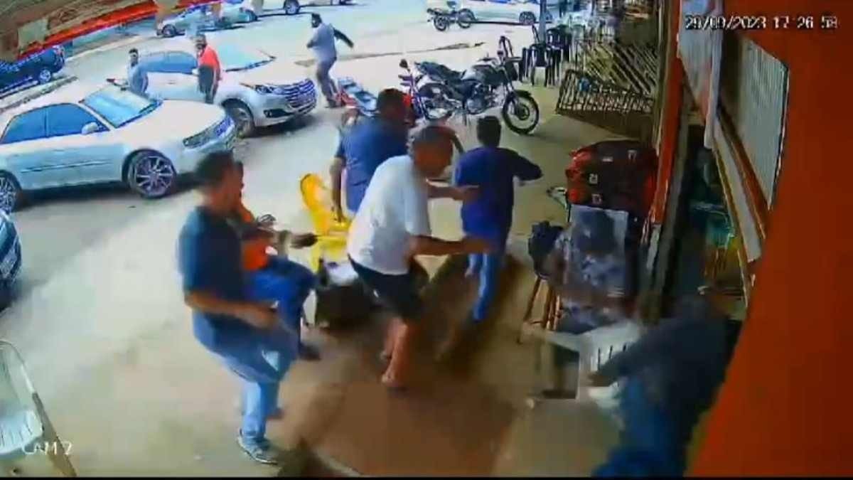 Traficante foge, é atropelado por carro e acaba preso na Vicente Pires Traficante foge, é atropelado por carro e acaba preso na Vicente Pires