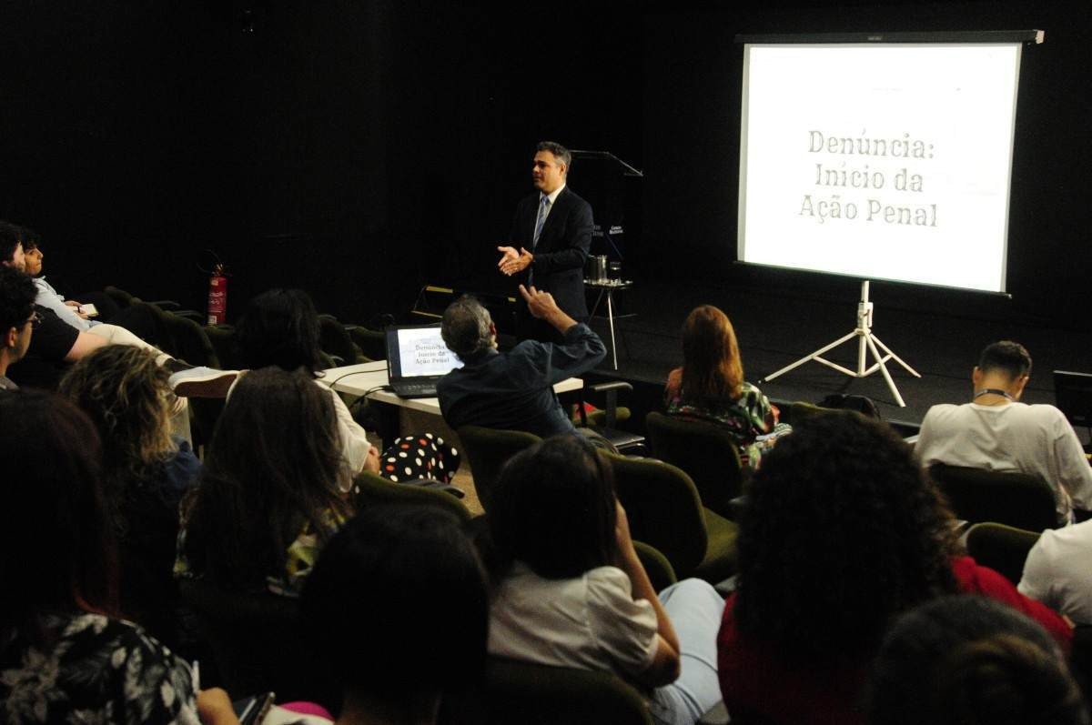 Correio promove oficina sobre cobertura de casos de violência doméstica