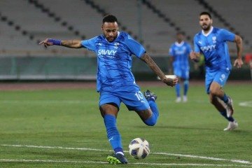 Neymar marcou o primeiro gol pelo Al-Hilal       