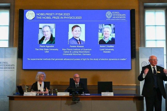 Anúncio dos escolhidos: trio abriu janela para estudar sistemas capazes de sustentar inovações diversas -  (crédito:  AFP)