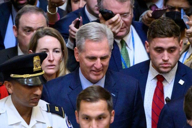 No último final de semana, McCarthy teve que contar com os votos de membros do partido do presidente Joe Biden para aprovar a legislação que evitou a paralisação do governo. -  (crédito: Mandel NGAN / AFP)