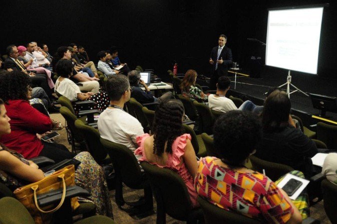  Oficina para capacitar profissionais na produção e edição de conteúdos para coberturas jornalísticas sobre violência doméstica, com o  promotor de Justiça Daniel Bernoulli, da Promotoria do Tribunal do Júri do Paranoá.