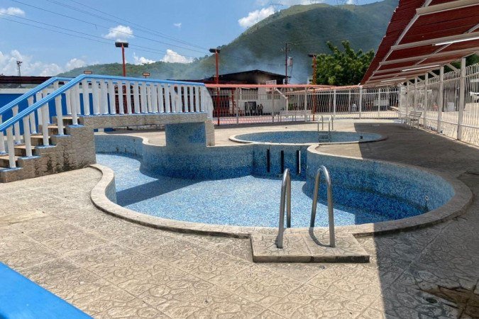 Piscinas, quadras esportivas, rinha de galos e um estádio de beisebol faziam parte das excentricidades do local - (crédito: Glenn Requena) Piscinas, quadras esportivas, rinha de galos e um estádio de beisebol faziam parte das excentricidades do local - (crédito: Glenn Requena)