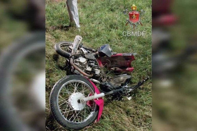 Motociclista fica em estado grave em acidente entre caminhão, carro e moto na BR-020 - (crédito: CBMDF) Motociclista fica em estado grave em acidente entre caminhão, carro e moto na BR-020 - (crédito: CBMDF)