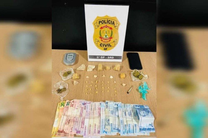 Traficante que monitorava polícia e usuários de drogas por circuito de segurança é preso no Itapoã - (crédito: PCDF) Traficante que monitorava polícia e usuários de drogas por circuito de segurança é preso no Itapoã - (crédito: PCDF)