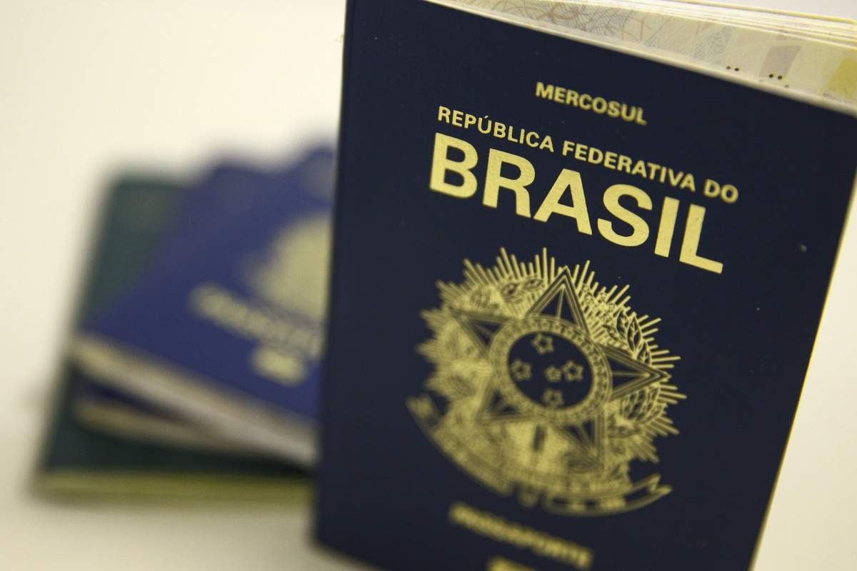 Novo modelo do passaporte brasileiro.     