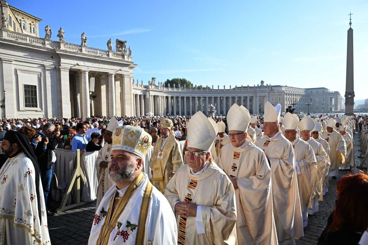 Papa destitui bispo crítico ao acolhimento à comunidade LGBTQIA+