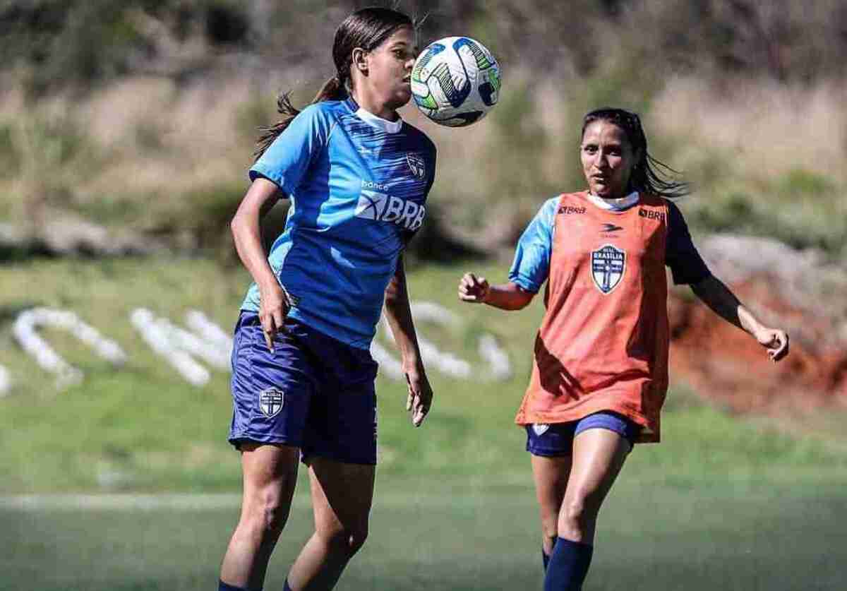 Rafa Soares (à esquerda) é peça importante na defesa do Real Brasília, a menos vazada do Candangão -  (crédito: Júlio César Silva / Real Brasília)