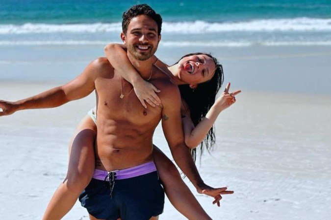 André Luiz Frambach e Larissa Manoela na praia - (crédito: Reprodução Instagram) André Luiz Frambach e Larissa Manoela na praia - (crédito: Reprodução Instagram)