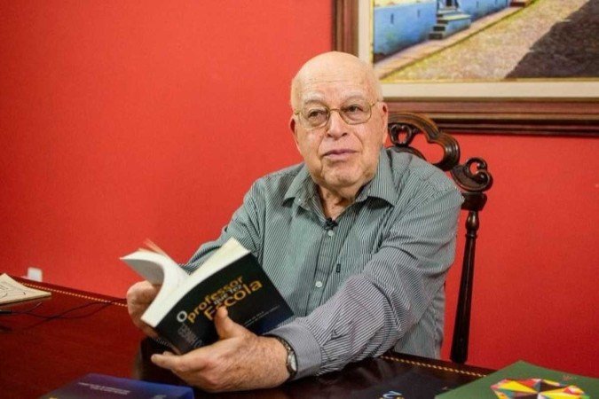 Murilo foi ministro da Educação entre 1992 e 1995 durante o governo de Itamar Franco, além de professor de história -  (crédito: Reprodução/X @JFMargarida)