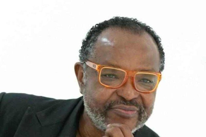 O artista plástico carioca Sanagê Cardoso lança o livro sábado
- (crédito: Divulgação) O artista plástico carioca Sanagê Cardoso lança o livro sábado
- (crédito: Divulgação)