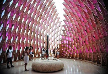 O Brasil tem diversos museus com acervos que reúnem obras de arte, peças folclóricas, documentos históricos, produtos típicos, inovações tecnológicas e riquezas naturais. Espaços para valorizar o passado e celebrar o futuro (na foto, Museu do Amanhã). Veja museus espetaculares.  -  (crédito: Tomaz Silva - Agência Brasil
Wikimédia Commons)