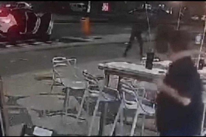 Ao todo, foram disparados cerca de 20 tiros contra os médicos - (crédito: Reprodução/Redes sociais)