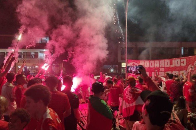 Torcida do Inter fez bonito na capital federal, mas o colorado não conseguiu a classificação -  (crédito: Arthur Ribeiro/CB)
