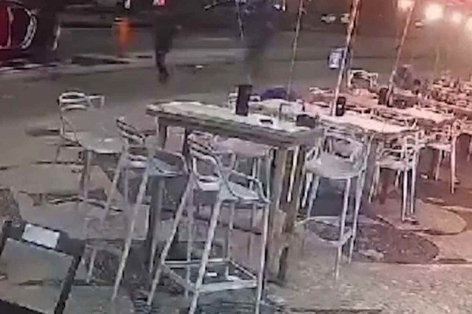 Três médicos foram executados nesta madrugada, em um quiosque na Barra fda Tijuca, no Rio de Janeiro. Um dos mortos é Diego Bomfim, irmão da deputada federal Sâmia Bomfim (PSol-RJ)
- (crédito: Reprodução/Redes sociais) Três médicos foram executados nesta madrugada, em um quiosque na Barra fda Tijuca, no Rio de Janeiro. Um dos mortos é Diego Bomfim, irmão da deputada federal Sâmia Bomfim (PSol-RJ)
- (crédito: Reprodução/Redes sociais)
