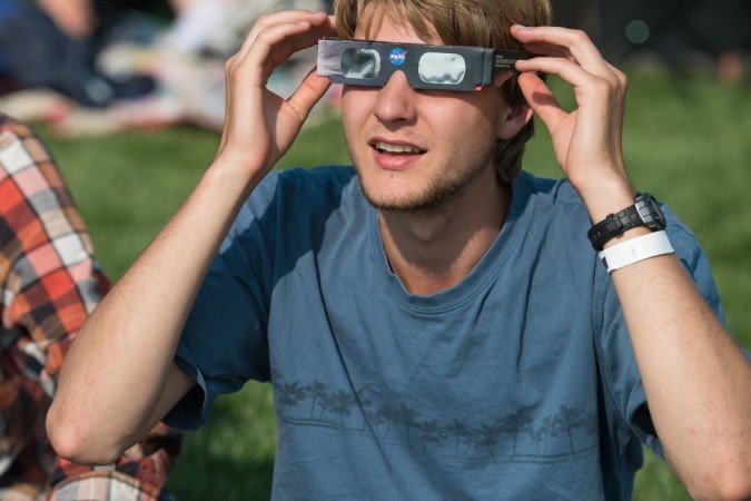 Saiba como observar um eclipse solar em segurança - (crédito: NASA/Aubrey Gemignani) Saiba como observar um eclipse solar em segurança - (crédito: NASA/Aubrey Gemignani)