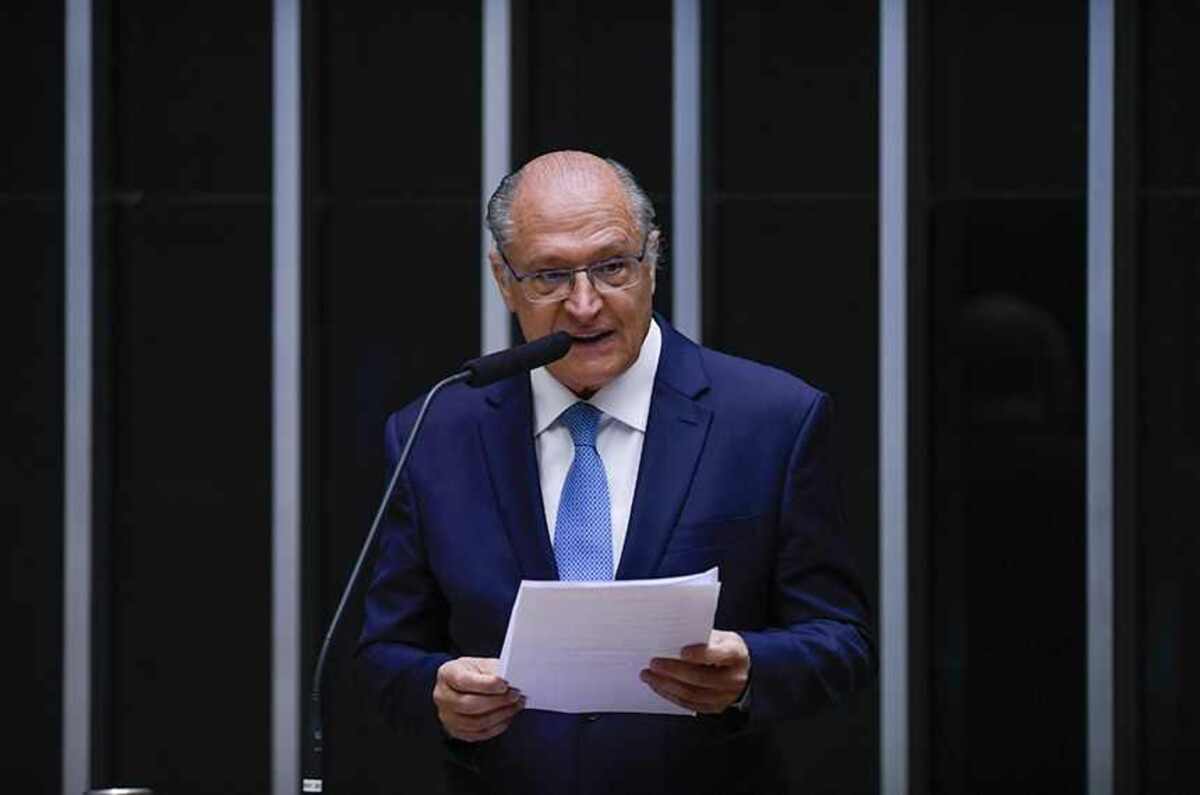 Constituição não promete demais, nós é que fizemos de menos, diz Alckmin