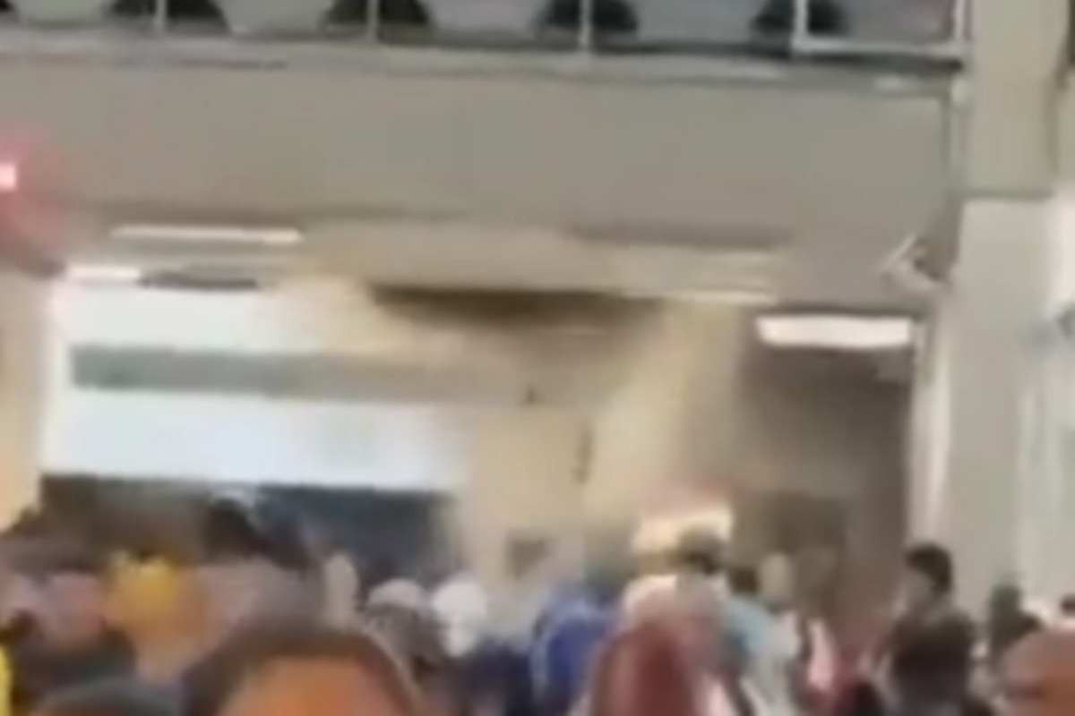 Teto da estação Osasco desaba por causa da chuva em São Paulo