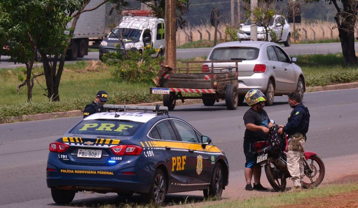 Operação Nossa Senhora Aparecida: PRF fiscaliza motoristas até domingo