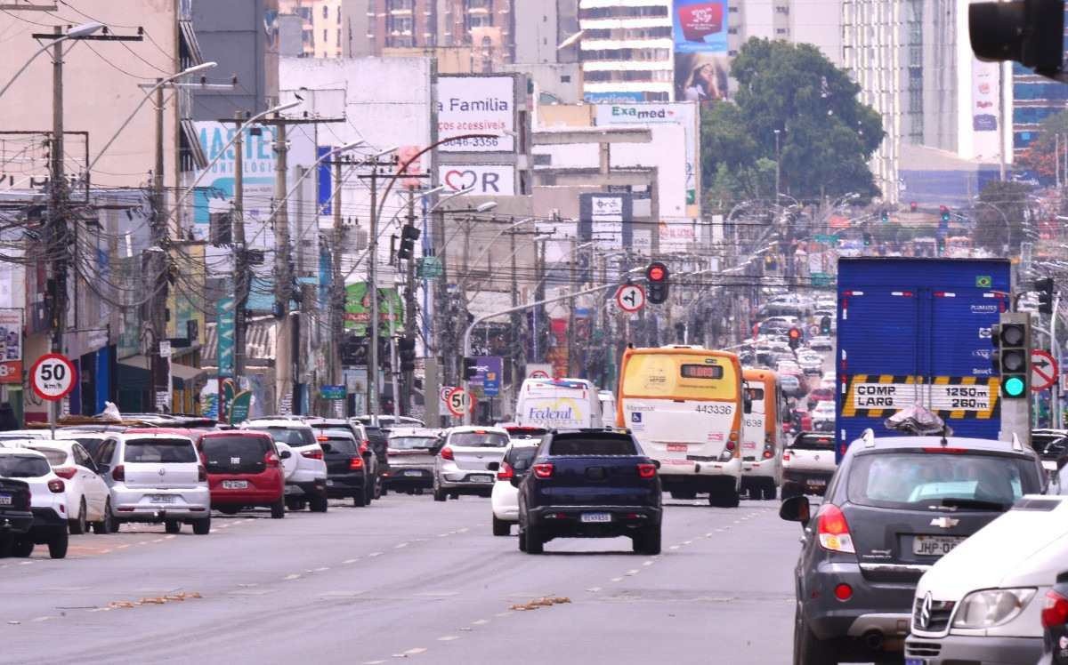 Homem é preso após agredir a companheira dentro do carro em Taguatinga