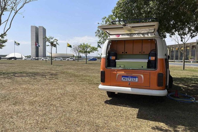 O grupo conquistou a Kombi com a ajuda de parceiros e doações. 