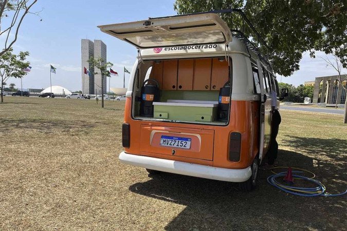 O grupo conquistou a Kombi com a ajuda de parceiros e doações. 