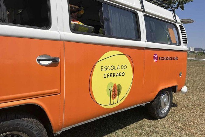 Kombi da Escola do Cerrado. 