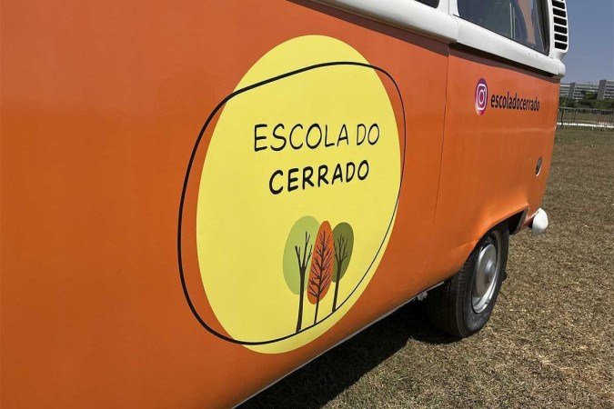 Kombi da Escola do Cerrado. 