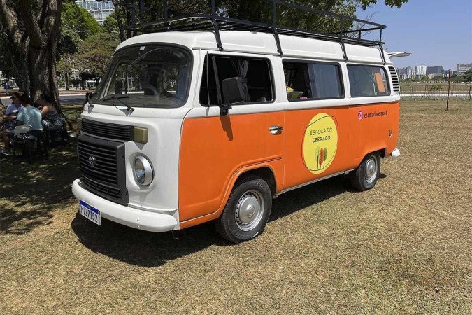 Kombi da Escola do Cerrado. 