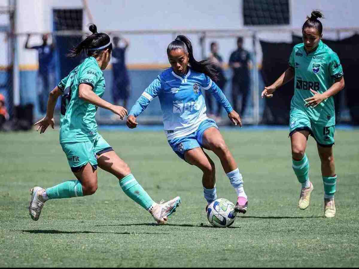 O empate por 1 x 1 prevaleceu no duelo entre as equipes na primeira fase -  (crédito: Júlio César Silva / Real Brasília)