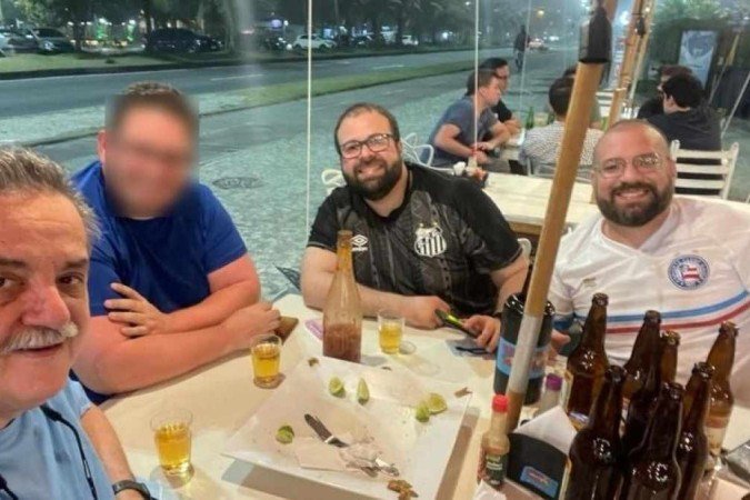 Os médicos tiraram uma selfie momentos antes dos assassinatos - (crédito: Reprodução/Redes sociais) Os médicos tiraram uma selfie momentos antes dos assassinatos - (crédito: Reprodução/Redes sociais)