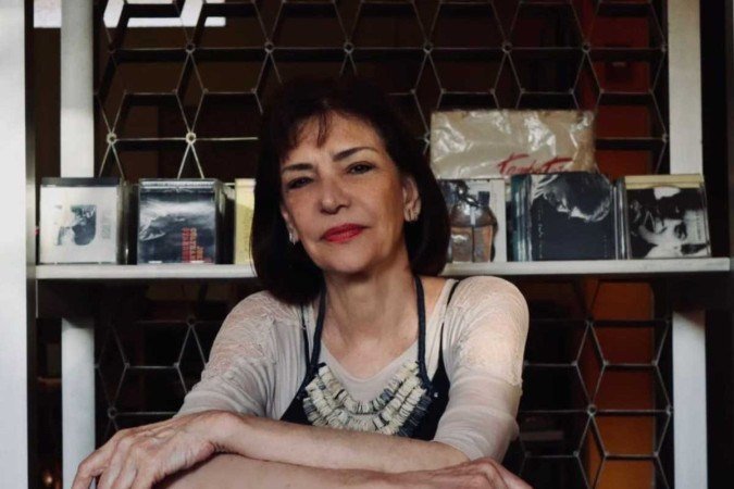 A poeta Angélica Torres Lima começou a escrever os versos em 2015, motivada pela perplexidade
- (crédito: Divulgação) A poeta Angélica Torres Lima começou a escrever os versos em 2015, motivada pela perplexidade
- (crédito: Divulgação)