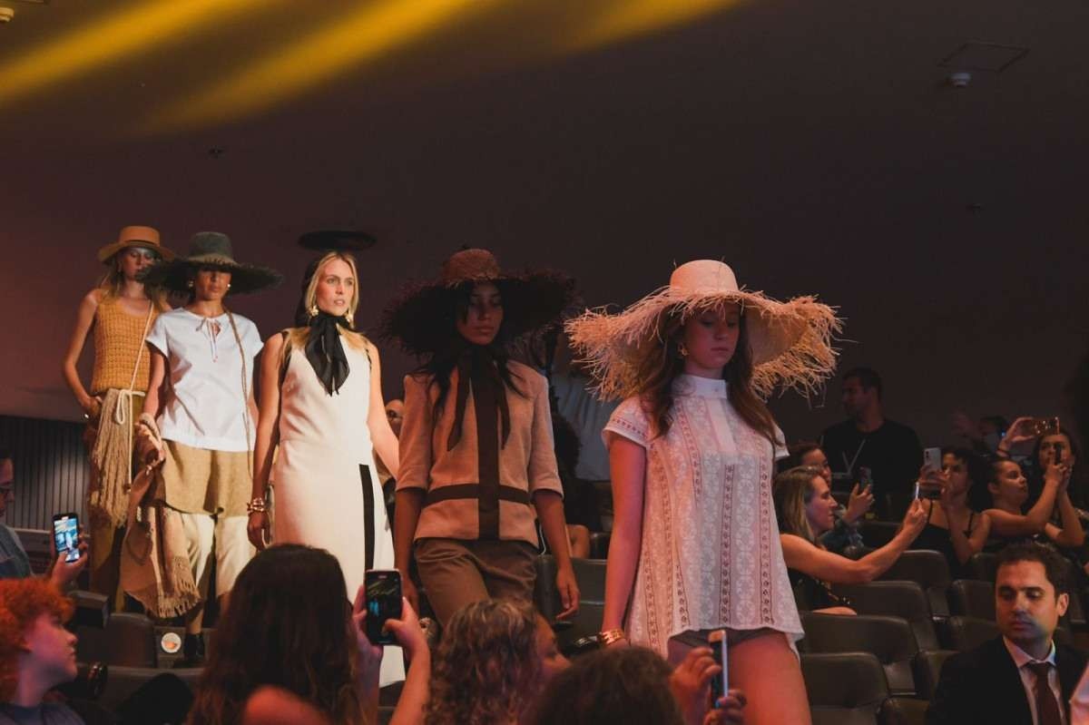 Desfile celebrou a cultura do algodão no Brasil. 