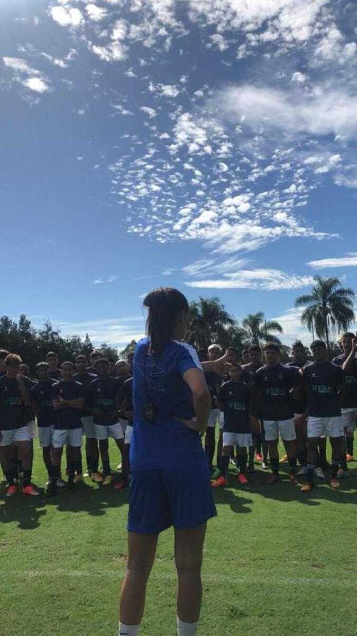 Brasiliense Nádima Skeff, treinadora das categorias de base do Sfera FC, clube do interior de São Paulo