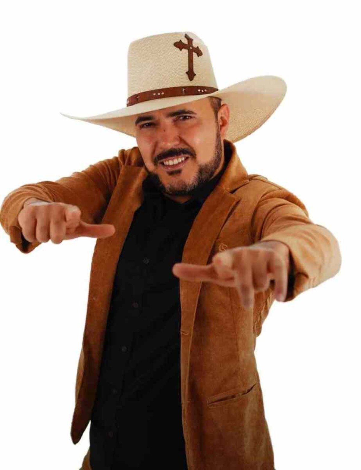 Nascido em São João D'aliança, o cantor iniciou e consolidou a carreira em Planaltina-DF