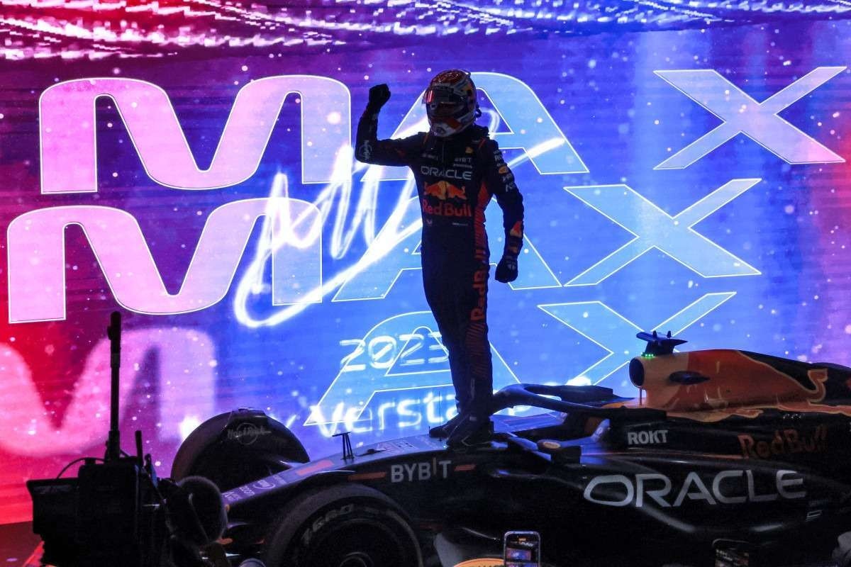Verstappen cruza em segundo na corrida sprint e fatura o tri da Fórmula 1